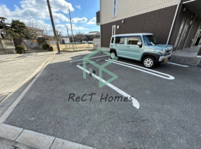 オークス下野田の駐車場