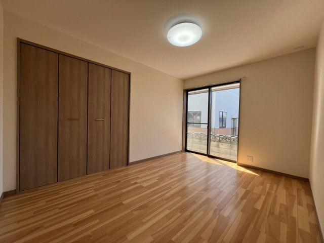 鏡町野崎戸建ての洋室