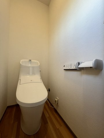 鏡町野崎戸建てのトイレ