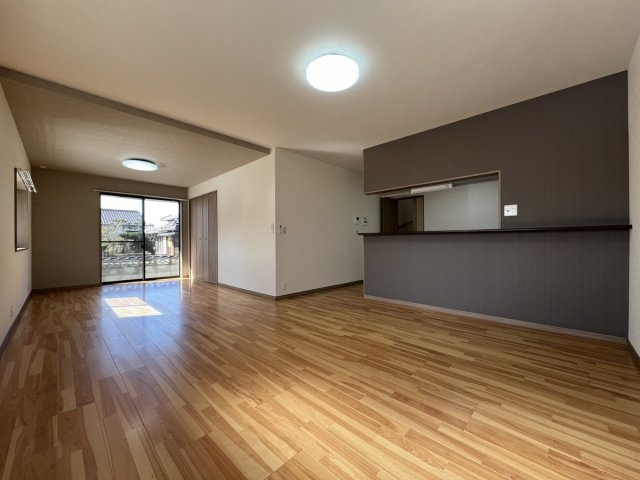 鏡町野崎戸建ての居間・リビング