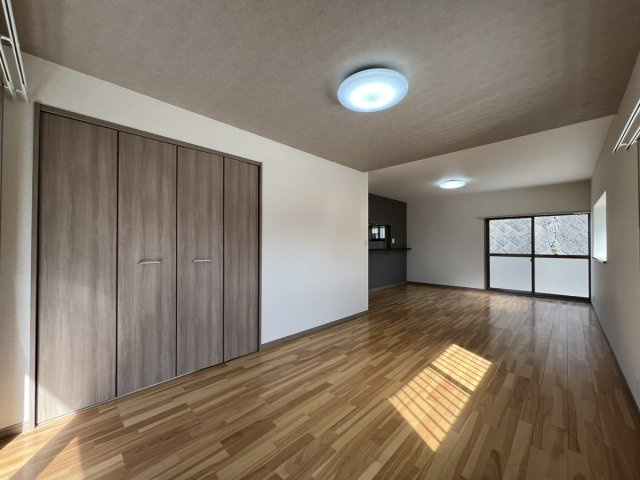 鏡町野崎戸建ての居間・リビング