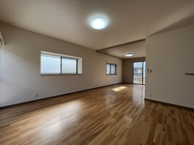 鏡町野崎戸建ての居間・リビング