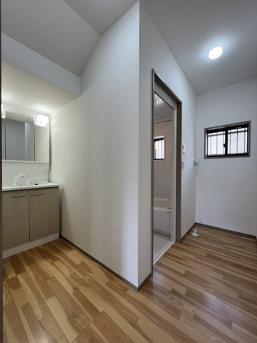 鏡町野崎戸建ての脱衣所