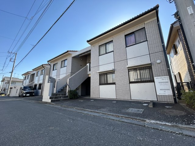 ブァンテージ淳　A棟の駐車場|建物外観と敷地内駐車場