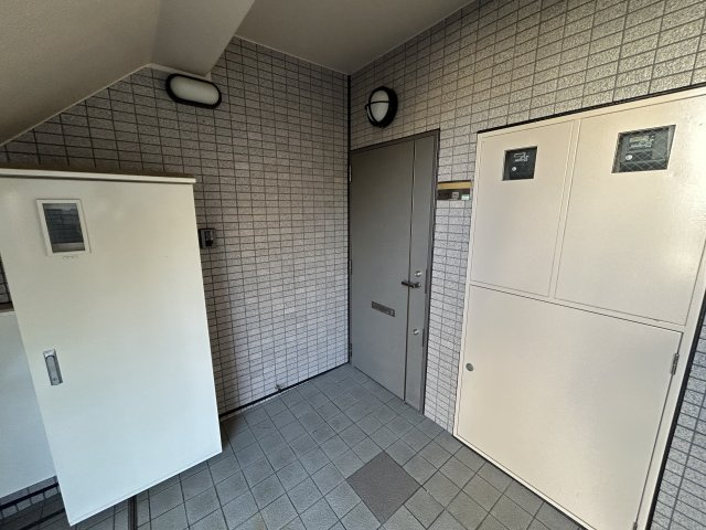 ブァンテージ淳　A棟の玄関