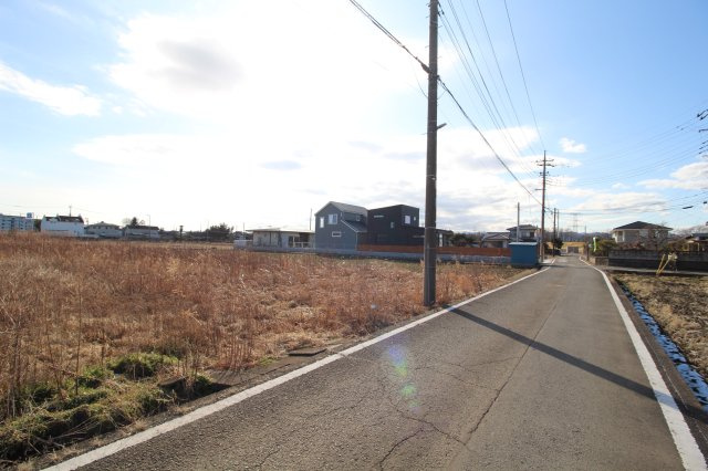 坂戸市上吉田　建築条件なし売地　東武東上線『北坂戸駅』徒歩17分　【桜小学区】の前面道路含む現地写真