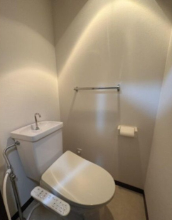 ロマネスク通町のトイレ|シンプルで使いやすいトイレです※別号室の写真です