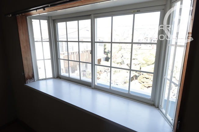 【内装】 | 武蔵村山市残堀1丁目　中古戸建 | より多くの陽が取り込める出窓