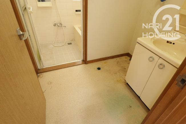 【脱衣所】 | 武蔵村山市残堀1丁目　中古戸建 | 脱衣スペースです