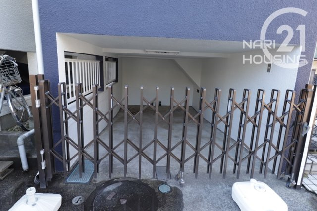 【駐車場】 | 武蔵村山市残堀1丁目　中古戸建 | ビルトインガレージです