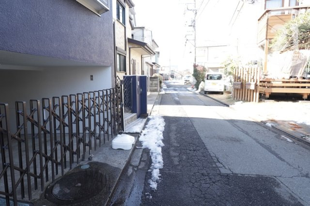 【前面道路含む現地写真】 | 武蔵村山市残堀1丁目　中古戸建 | 前面道路含む現地写真です