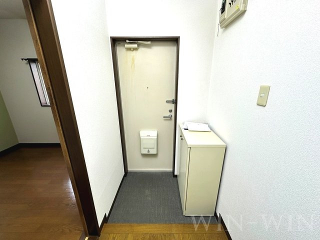 ウイングコート向山 B棟の玄関