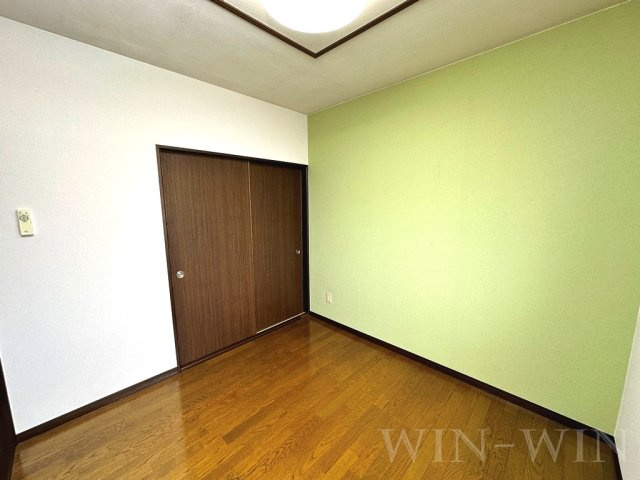 ウイングコート向山 Bの寝室