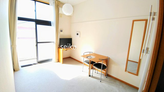 【居間・リビング】 | オリザ　アウレア | ロフト付きのお部屋です