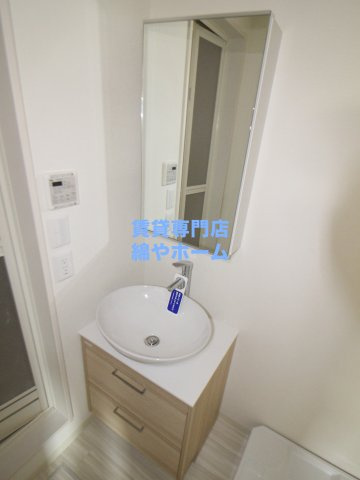 フジパレス長居西Ⅲ番館の独立洗面台|独立洗面台あり、毎朝おしゃれに忙しい女性の方におすすめです