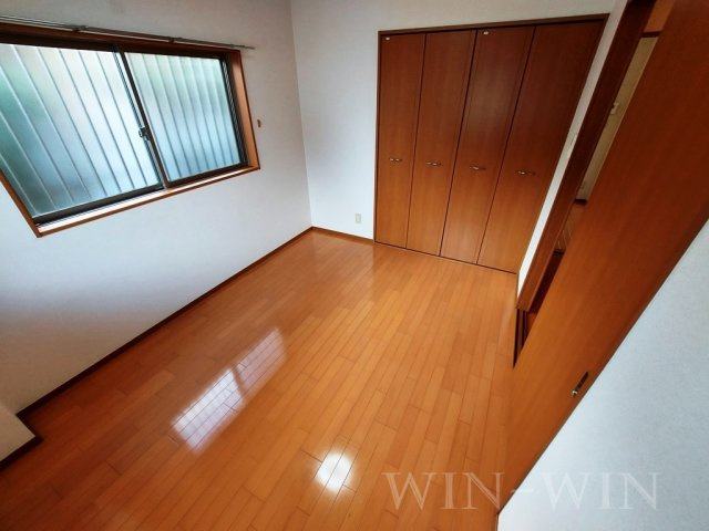 ブロードタウン神野 A棟の寝室
