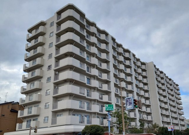 日東サンシャイン青山A棟の外観|有明大橋側からの外観になります。