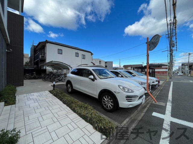 プライム松原の駐車場