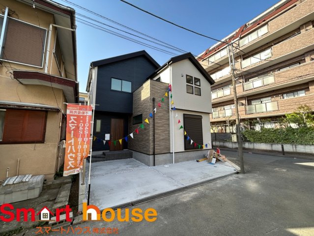 相模原市南区相模台　新築1棟　LDK20帖　車2台駐車可　東南角地　の前面道路含む現地写真