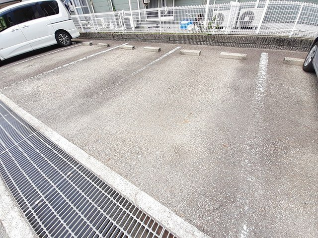 パレスイナバの駐車場