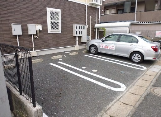 フェアリーズコートの駐車場