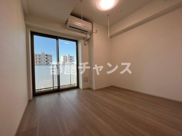 ディアレイシャス東別院の居間・リビング