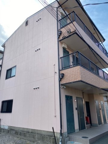 みどりHMの外観|手前が1号室です
