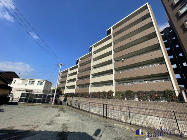 ランドゥール久留米アジュールの外観
