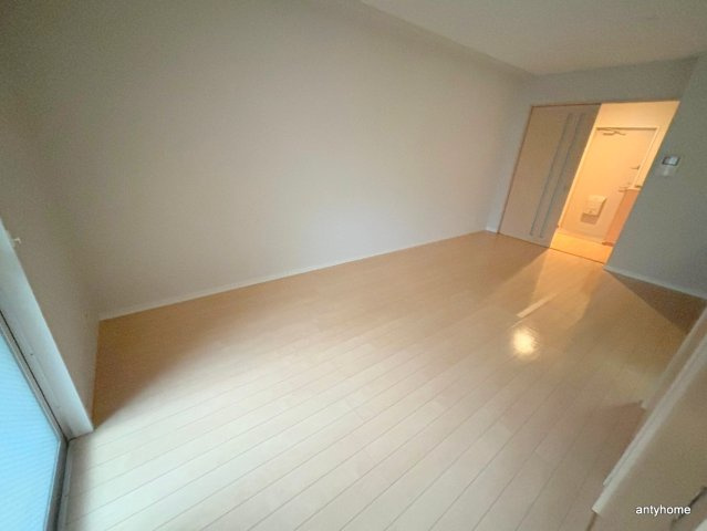 アミル5番館　仲介手数料無料の居間・リビング