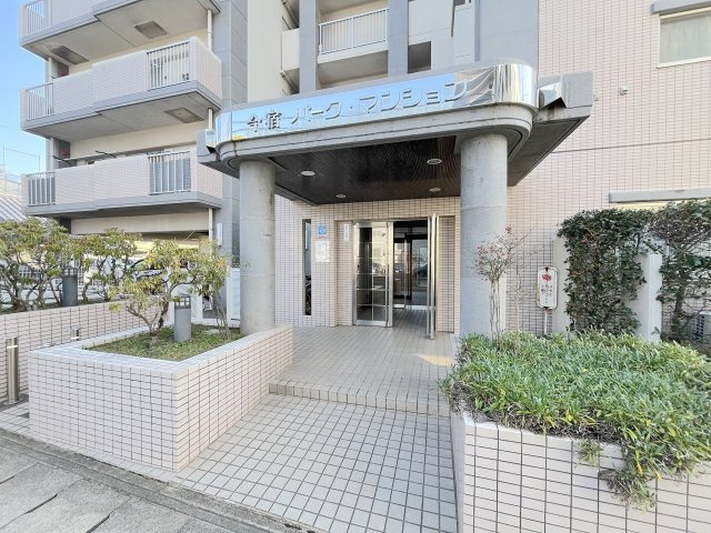 今宿パーク・マンションのエントランス