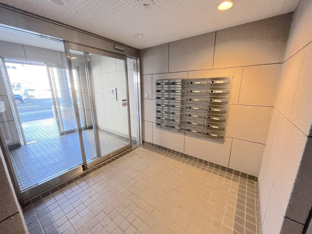 今宿パーク・マンションのエントランス