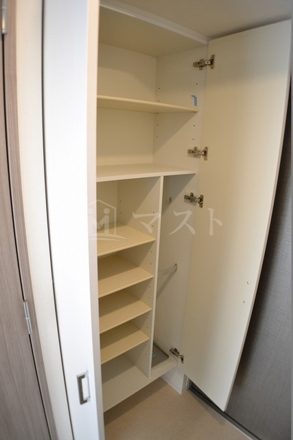 大阪市東成区東小橋２丁目の賃貸マンションの収納