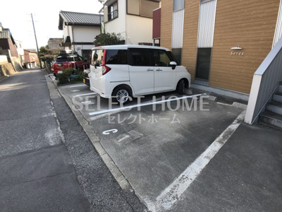 【駐車場】 | SERES. | 駐車場に車を止められます