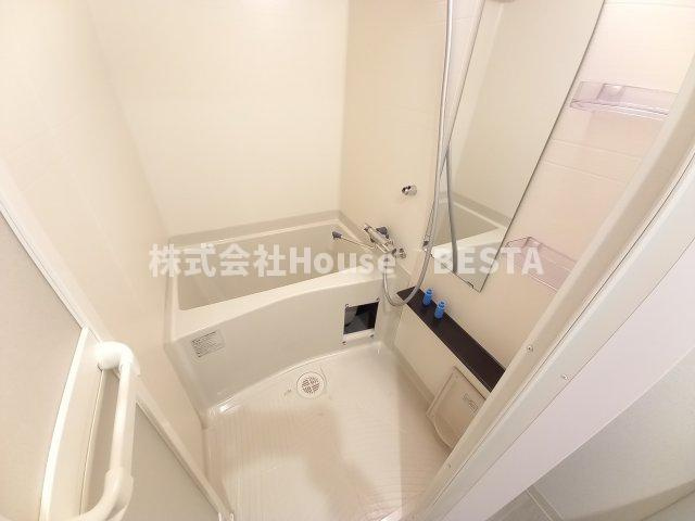 アドバンス神戸レイソレの浴室