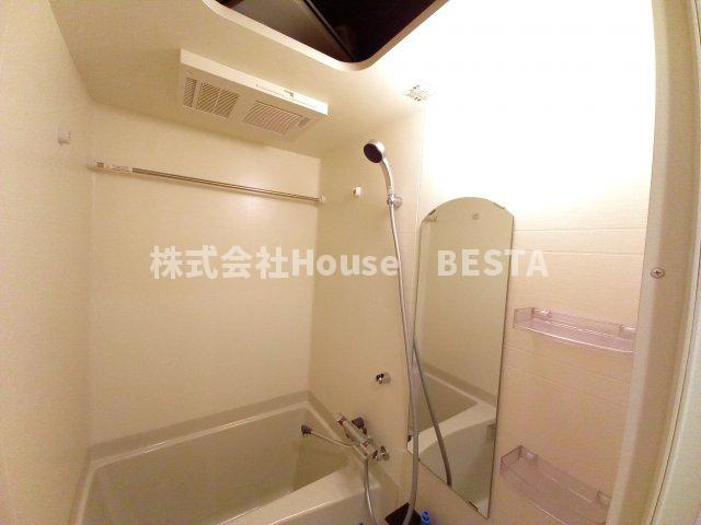 アドバンス神戸レイソレの浴室