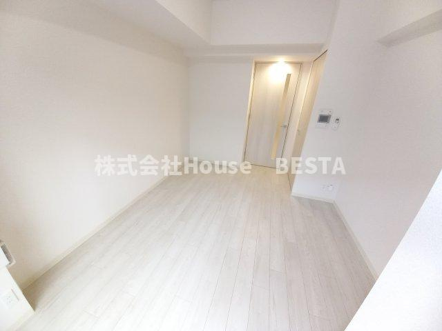 アドバンス神戸レイソレの洋室