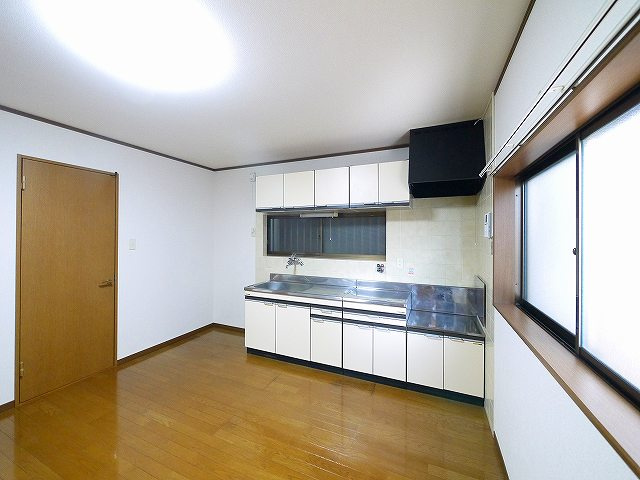 サクラホーム紀寺の内装|ゆったりとした居間です