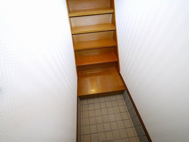 サクラホーム紀寺の玄関|落ち着いた玄関です