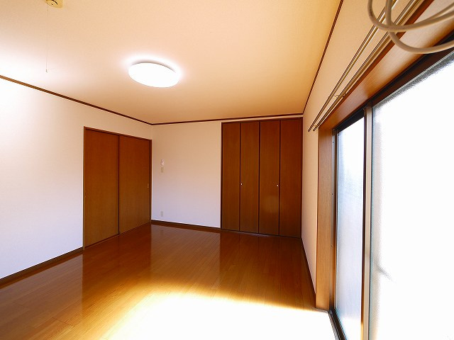 サクラホーム紀寺の洋室|使い勝手のいい洋室です