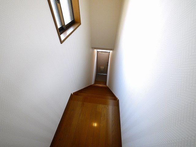 サクラホーム紀寺の玄関|室内階段です。