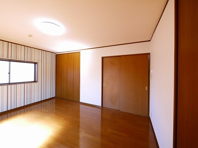 サクラホーム紀寺の洋室|広々とした洋室です