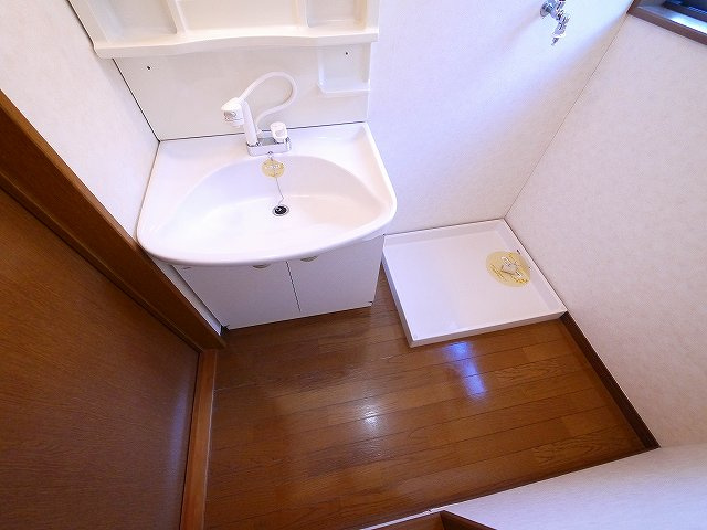 サクラホーム紀寺の洗面所|ゆったりとスペースのある洗面所