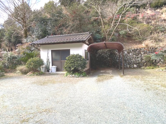 糟屋郡篠栗町大字篠栗 中古戸建の駐車場|1台分のカーポートがあります！