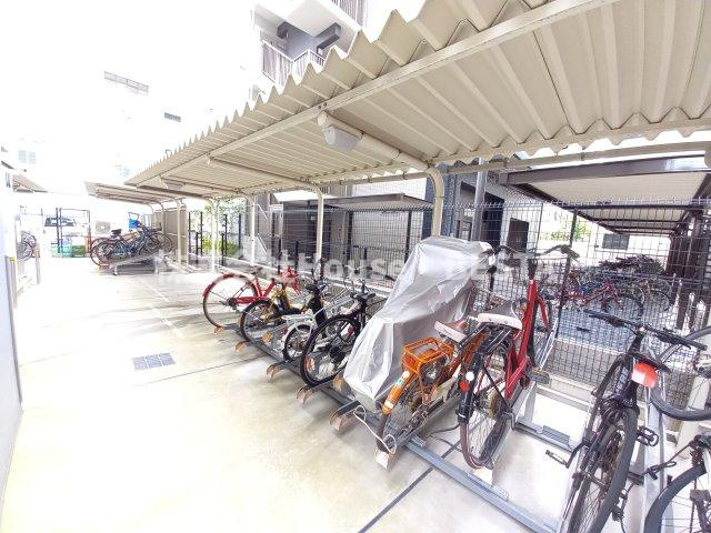 アルファレガロ神戸元町の駐車場