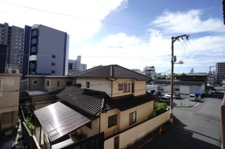 【展望】 | 【四季を感じる】
四季の移ろい・爽やかな青空や風を感じられ
自然を愉しめるパノラマビュー。
毎日の暮らしに余裕を感じさせてくれる、
遮る物の無い開放的な眺望を是非、ご堪能ください。