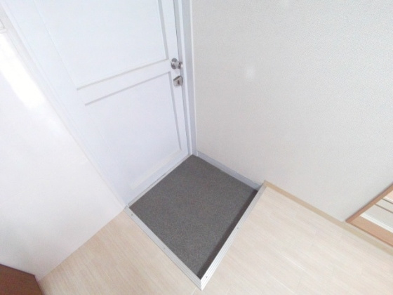 タマキビルの玄関