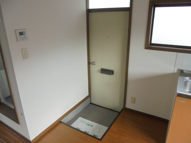 平田ハイツの玄関