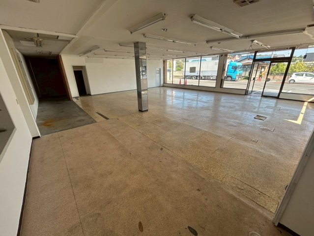 世良田町貸店舗の内装