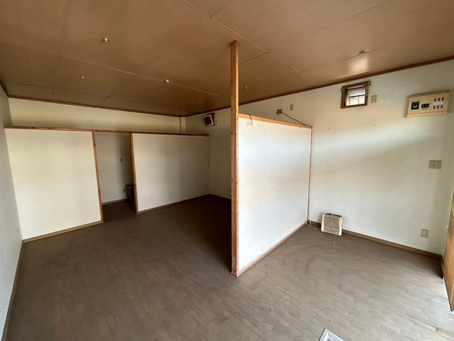 世良田町貸店舗の内装