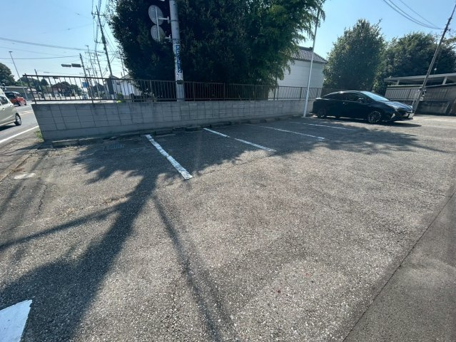 世良田町貸店舗の駐車場